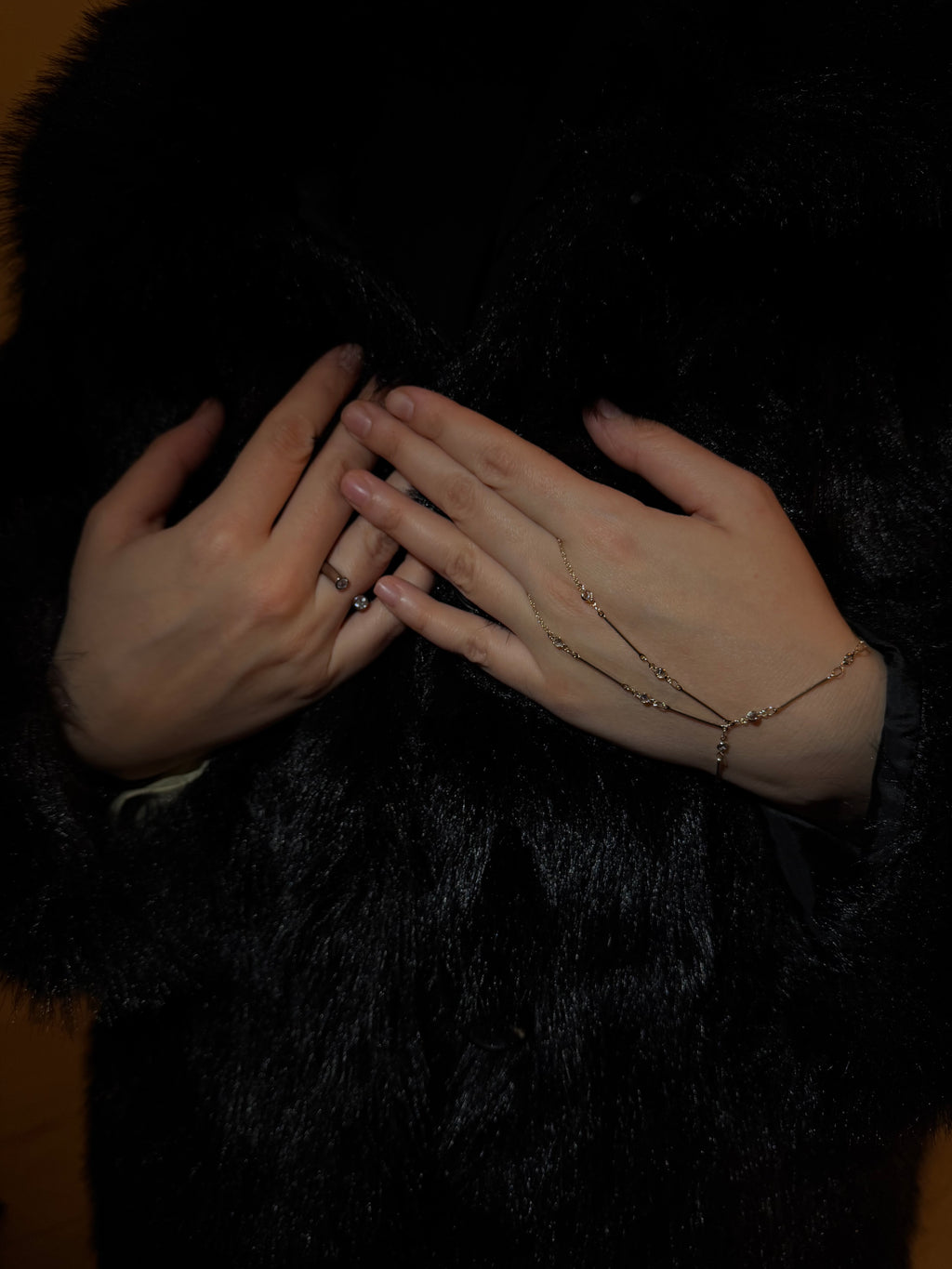 Hand chain with stones